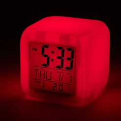 Réveil cube LED multicolore à piles 7,8x7,8x7,8cm*Gifi Sale