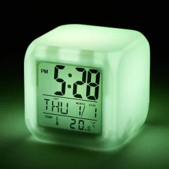 Réveil cube LED multicolore à piles 7,8x7,8x7,8cm*Gifi Sale