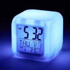 Réveil cube LED multicolore à piles 7,8x7,8x7,8cm*Gifi Sale